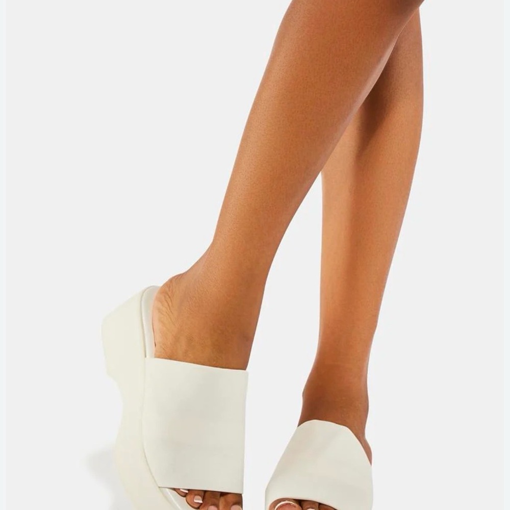 Elegant off white Women's Slide chunky sandals